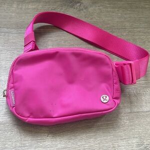 lululemon Everywhere Belt Bag Sonic Pink